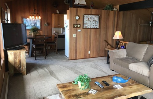 Otter Rock House | Isolated beach front house