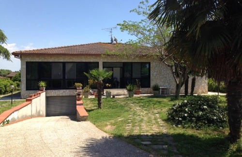 Borgo Sabotino House | Apartment in villa 700 m from the Mediterranean sea