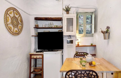 Castelvecchio di Rocca Barbena Apartment | Apartment 'La Casa Della Lavanda' with Mountain View, Private Terrace and Wi-Fi