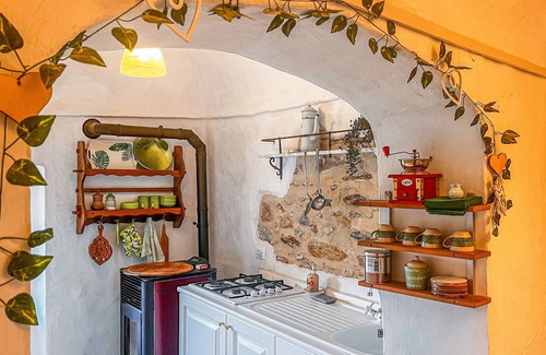 Castelvecchio di Rocca Barbena Apartment | Apartment 'La Casa Della Lavanda' with Mountain View, Private Terrace and Wi-Fi