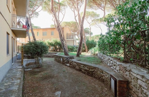 Marina di Castagneto Carducci Apartment | Apartment 2 steps from the sea