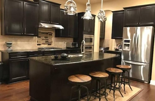 Wetmore House | Italian Hill Country Home - 5 min from La Cantera