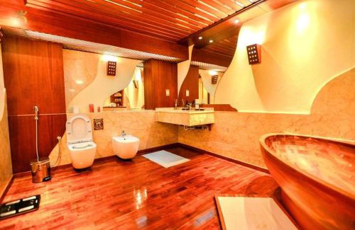 Al Danah Apartment | Italian-Style Penthouse Near Corniche & WTC Mall