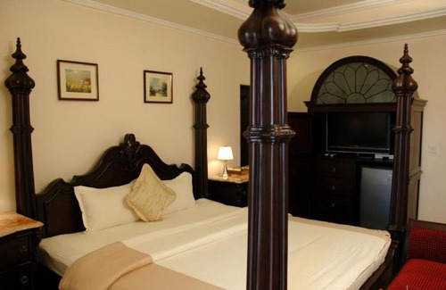 Cooke Town Hotel | ITIS Suites