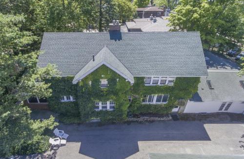 Saugatuck Cabin | Ivy Manor