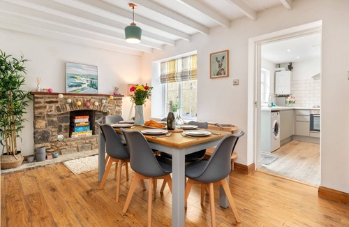Saundersfoot Cottage | Ivydene Cottage - Stone Throw to Beach, Sea Views
