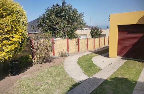 East London Apartment | Izibusiso Guest room