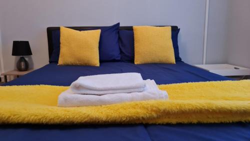 Wolverhampton House | J BOOK NOW, Spacious 5 Bed Sleeps 9 Long Stays Workers & Families by Your Night Inn Group