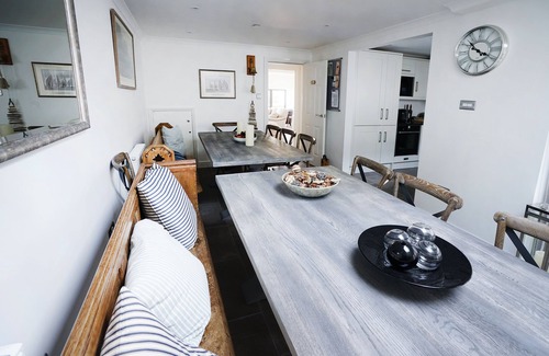 Cowes House | J House-Sleeps 12-4 Bath-Roof Terrace-Cowes Centre