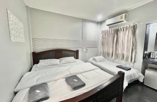 Uttaradit Hotel | J2 INN