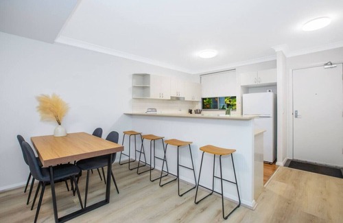 Chippendale Apartment | Jacks Unique Central Lodging w Pool, Gym & Parking