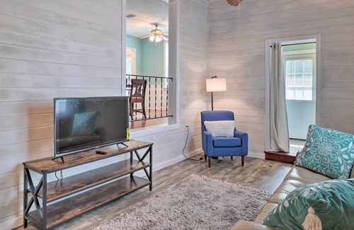 Lake Forest House | Jacksonville Retreat w/ Pool & Yard - 3 Mi to Zoo!