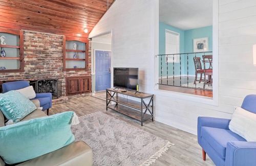 Lake Forest House | Jacksonville Retreat w/ Pool & Yard - 3 Mi to Zoo!