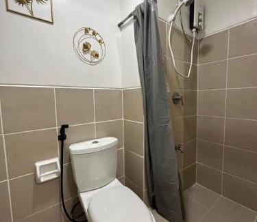 Las Pinas Apartment | Jacoolzzi staycation