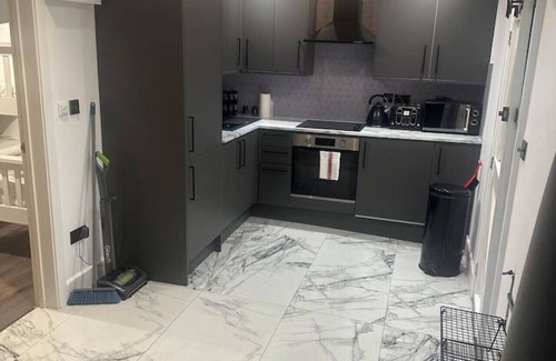 Watford Apartment | Jacuzzi Barn