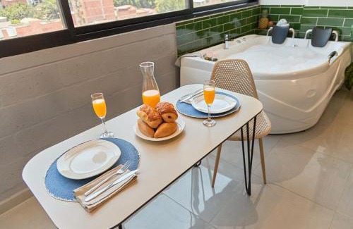 Estadio Apartment | Jacuzzi Retreat Cozy Aparta-Suite Rosa Negra