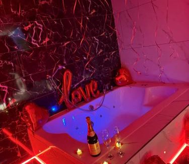 Ogden Apartment | Jacuzzi Suites