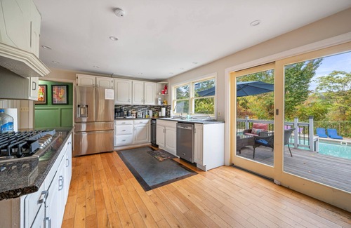 Coffeyville Villa | Jacuzzi - West Point - Family Friendly