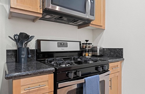 Ocean Park Apartment | Jade Jewel Ocean View Two Blocks from The Pier