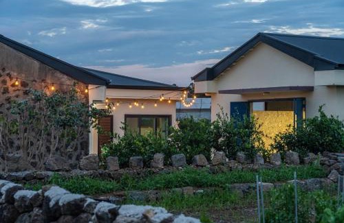 Seongsan House | Jaeju Nansan Gaok