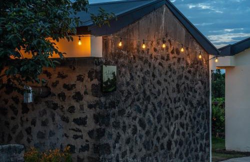 Seongsan House | Jaeju Nansan Gaok