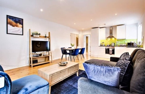 Hemel Hempstead Apartment | Jambo Stays Comfy for contractors, relocators and families. Convinient in Town