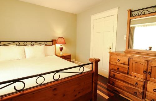 James Bay Hotel | James Bay Inn Hotel, Suites & Cottage
