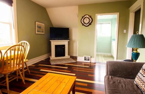 James Bay Hotel | James Bay Inn Hotel, Suites & Cottage