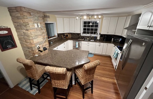 Jamestown Cottage | Jamestown in town, family-friendly cozy cottage near JNT beach/Newport, pets, ok