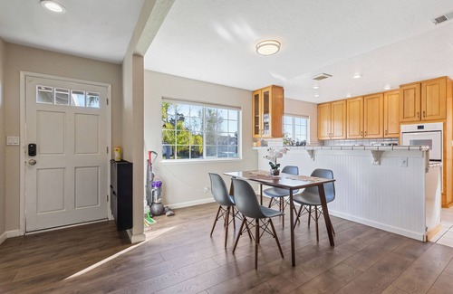 Cambrian House | JANE'S HOME - Homely 3b2b Single Family House