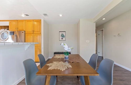 Cambrian House | JANE'S HOME - Homely 3b2b Single Family House