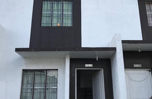 Bacoor City House | Jane vacation rental - Cavite