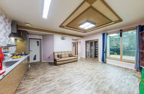 Yeongdeok House | Jangsa Solbat Pension