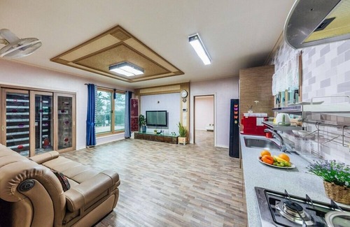 Yeongdeok House | Jangsa Solbat Pension