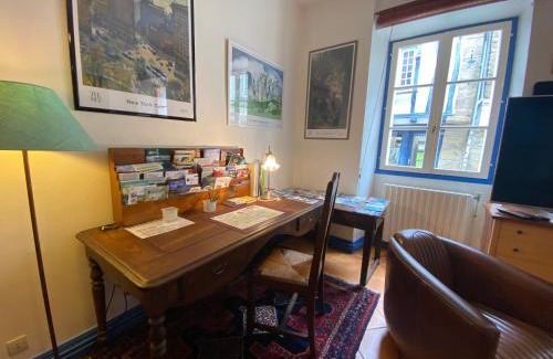 Auray Apartment | Jardin paisible en centre-ville