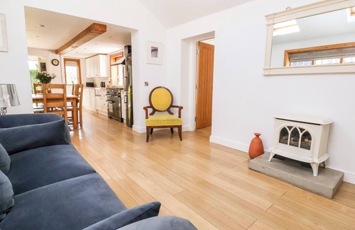 Dodleston Cottage | JASMINE COTTAGE, pet friendly, character holiday cottage in Dodleston