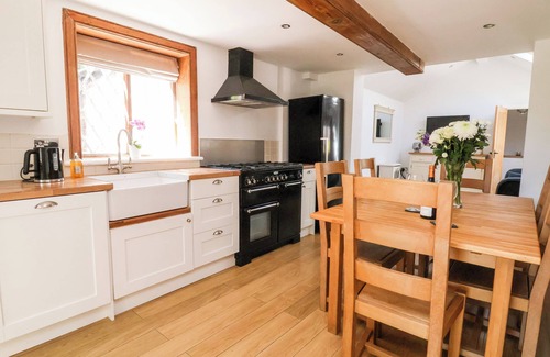 Dodleston Cottage | JASMINE COTTAGE, pet friendly, character holiday cottage in Dodleston
