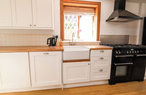 Dodleston Cottage | JASMINE COTTAGE, pet friendly, character holiday cottage in Dodleston