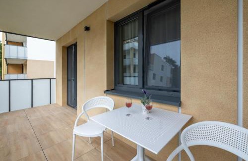 Dabki Apartment | Jasny Apartament z Jedną Sypialnią w Dąbkach Tuż przy Plaży z Parkingiem by Noclegi Renters