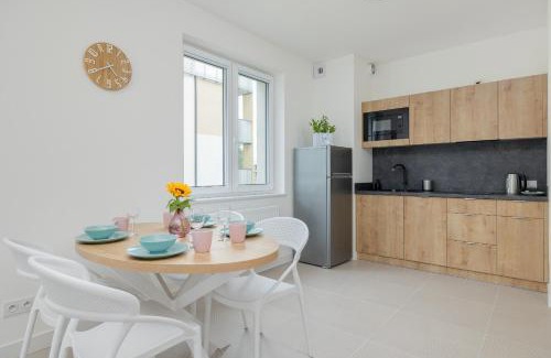 Dabki Apartment | Jasny Apartament z Jedną Sypialnią w Dąbkach Tuż przy Plaży z Parkingiem by Noclegi Renters