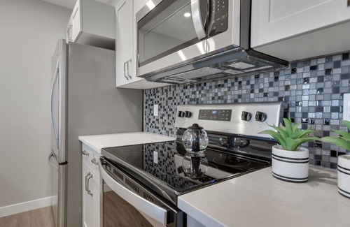 Southwest Edmonton House | Java houseCharming 2-bedroom townhome with AC, fitnes room in awesome Edmonton