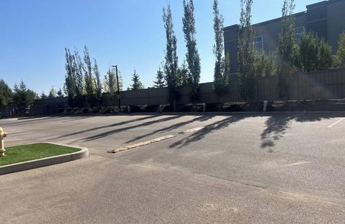 Southwest Edmonton House | Java houseCharming 2-bedroom townhome with AC, fitnes room in awesome Edmonton