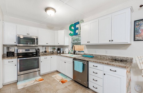 Jacksonville Beach House | Jax Beach House w/Pool and Outdoor Oasis