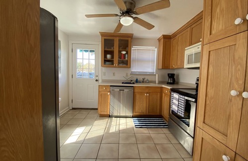 Jacksonville Beach Condo | Jax Beach home. Close to the beaches, shops, restaurants and bars.