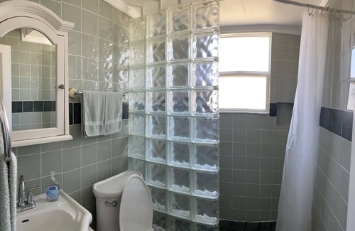 Jacksonville Beach Condo | Jax Beach home. Close to the beaches, shops, restaurants and bars.