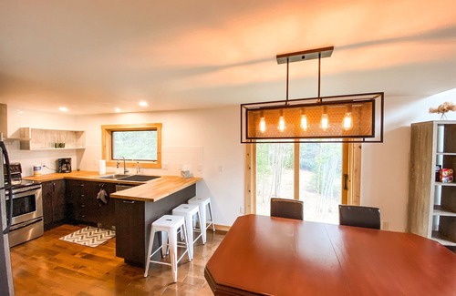 Montgomery Center Ski Chalet | ★Jay Peak Mountain Chalet★secluded/pool/snowsports