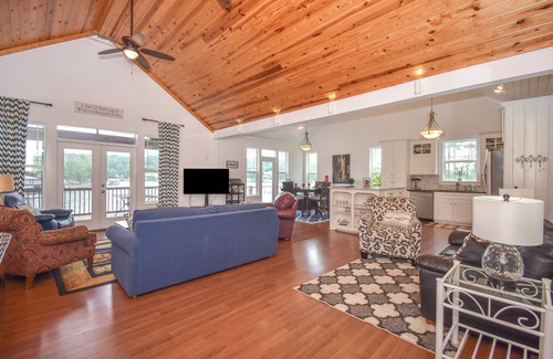 Jacksons' Gap House | Jaybird's Perch, Jaybird's Perch- Roomy Lakefront Cabin w/Deepwater- Sleeps 10