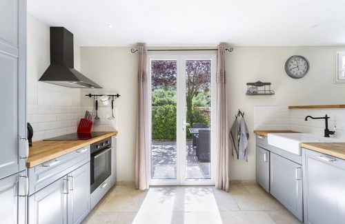 Bonnieux Villa | JDV Holidays - 4 bed villa with heated pool, A/C, garden and spectacular views