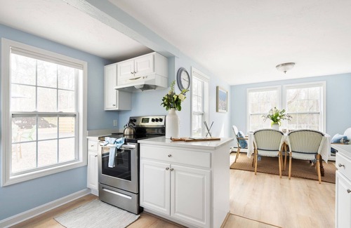 South Chatham House | Jean's Dream - Newly Renovated Cape House .9Miles from the Beach