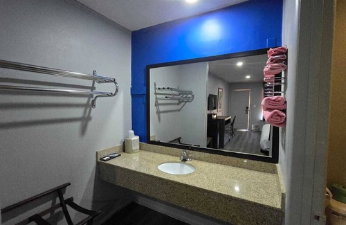 Prentiss Hotel | Jeffersonian Motor Inn by Townhouse, Prentiss MS